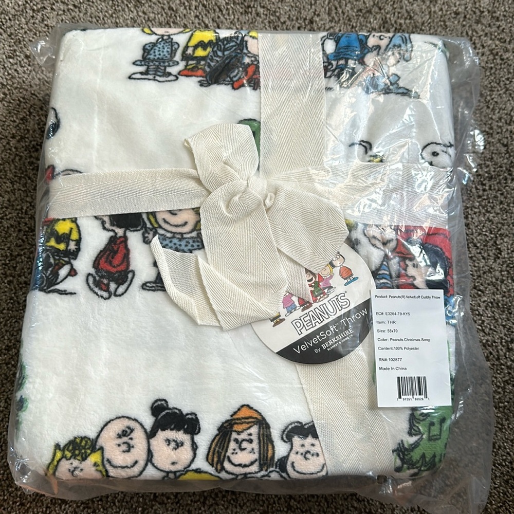 Berkshire Peanuts Christmas Throw NWT
